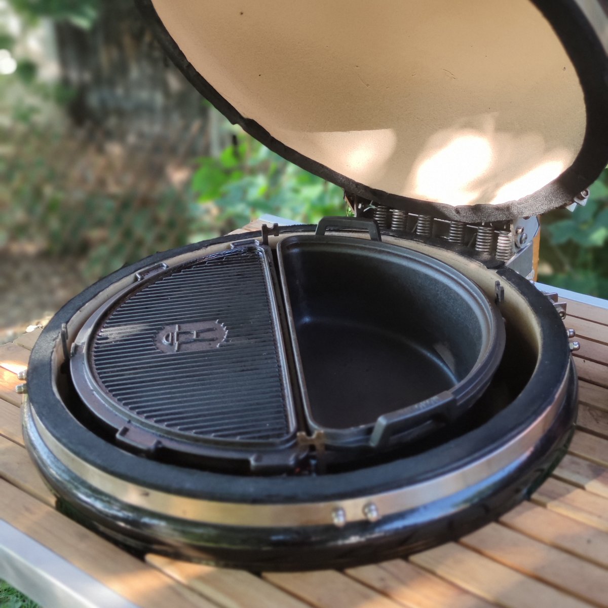 Fire pot and lid as a plancha