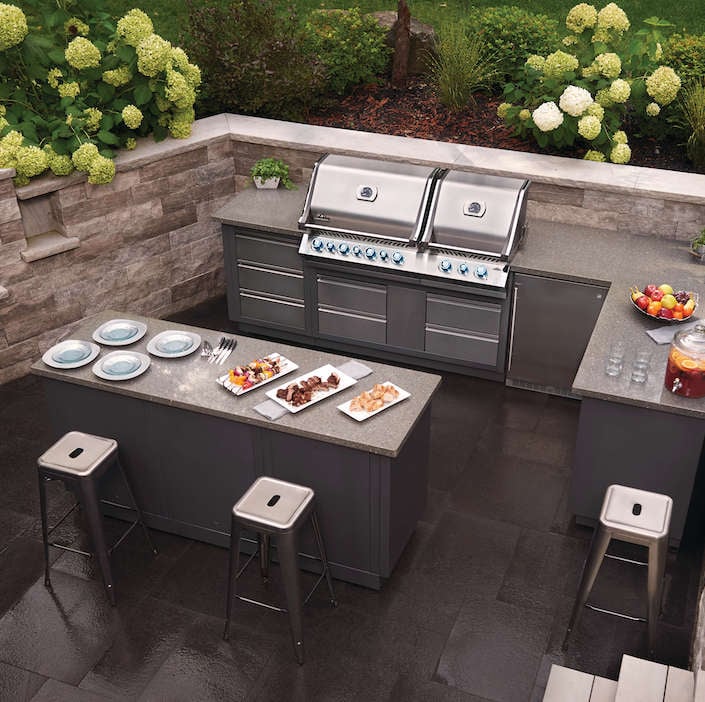 Oasis-PRO825-custom-configuration-lifestyle-angle-lid-closed